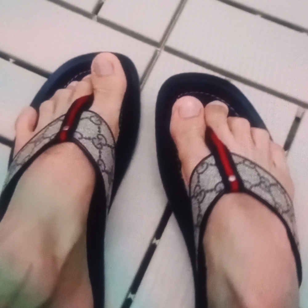 Gucci supreme mens sandals